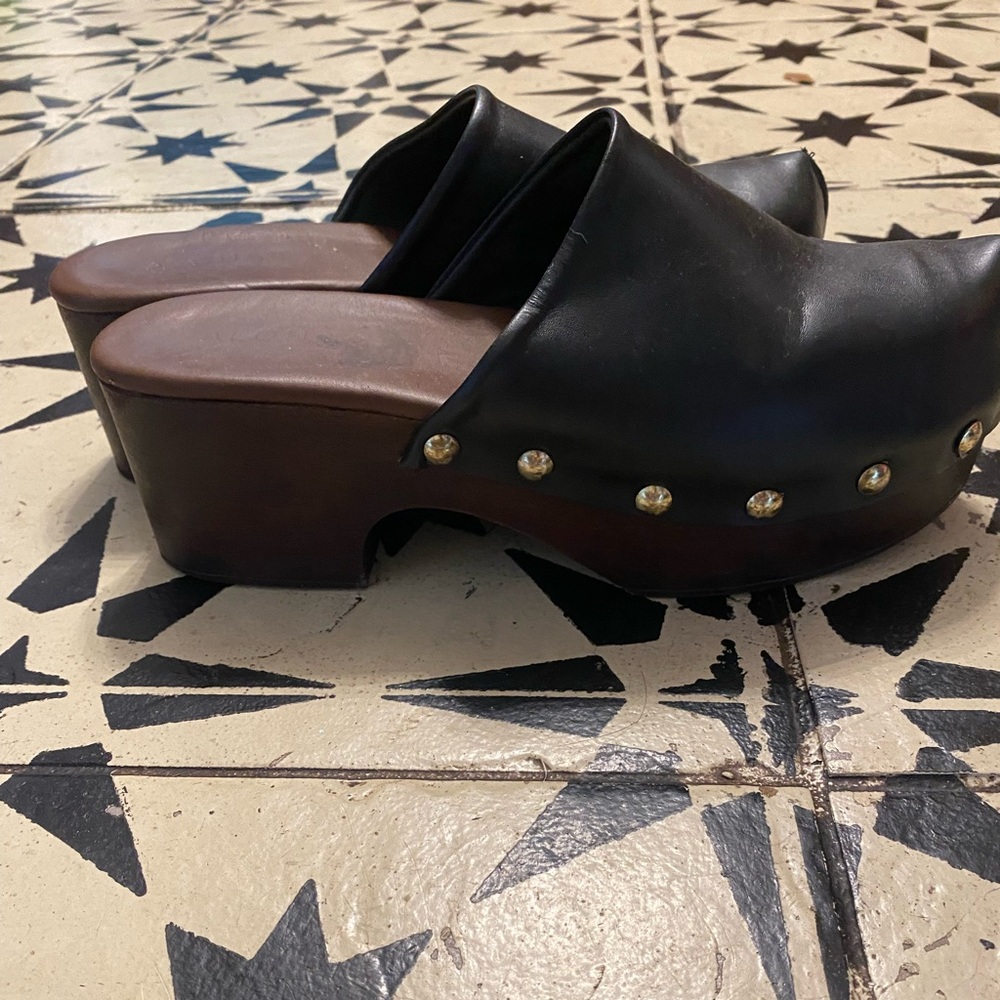 Alohas Leather Platform Clogs - Picture 4 of 5